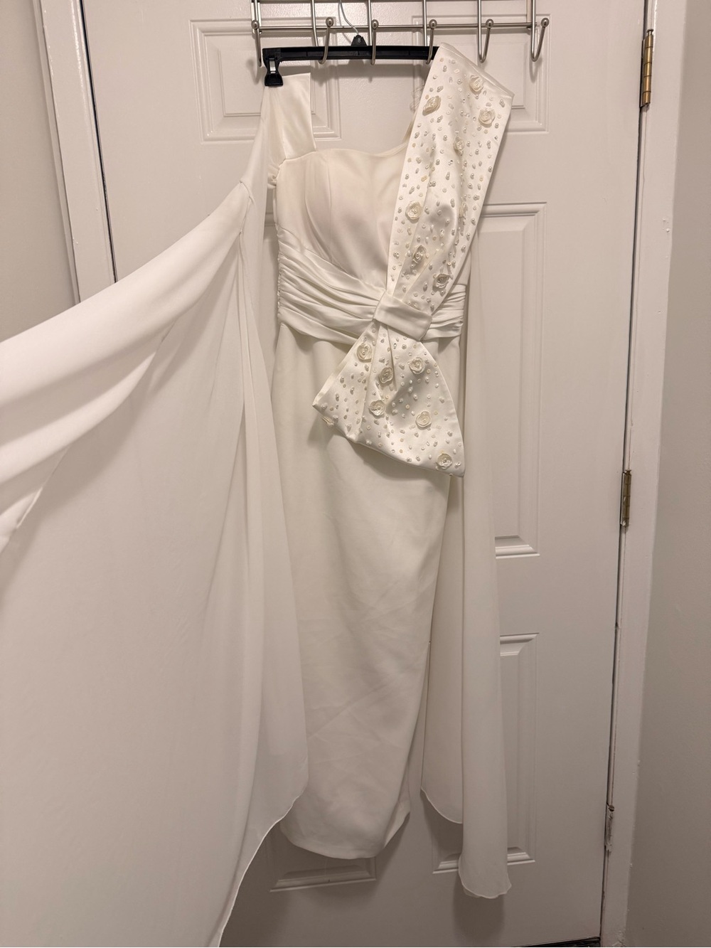 White Ivory Formal - Picture 3 of 7